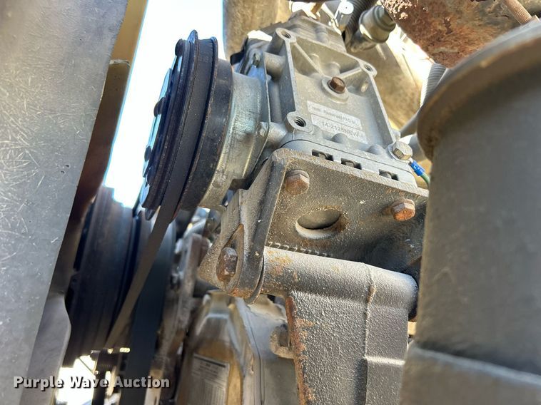 image for item ND9395 2001 International 8100 truck cab and chassis