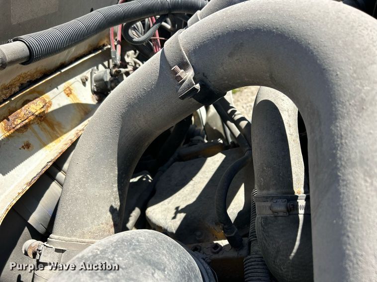 image for item ND9395 2001 International 8100 truck cab and chassis