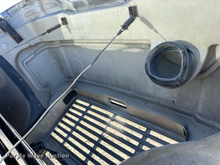 image for item ND9395 2001 International 8100 truck cab and chassis