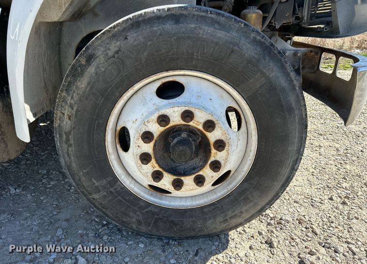 image for item ND9395 2001 International 8100 truck cab and chassis