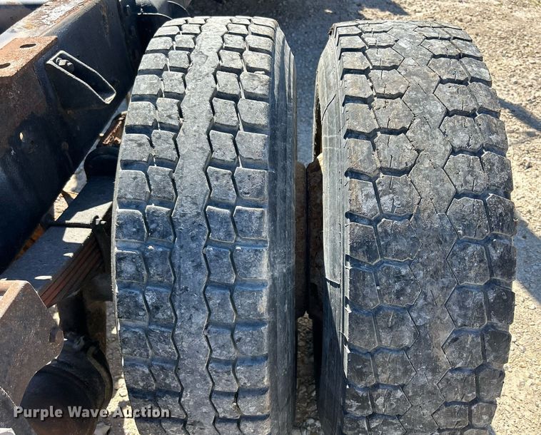 image for item ND9395 2001 International 8100 truck cab and chassis