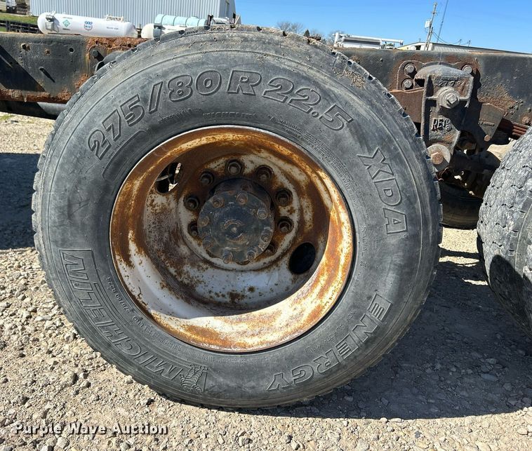 image for item ND9395 2001 International 8100 truck cab and chassis