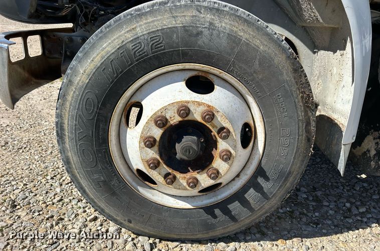 image for item ND9395 2001 International 8100 truck cab and chassis