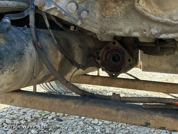 image for item ND9395 2001 International 8100 truck cab and chassis