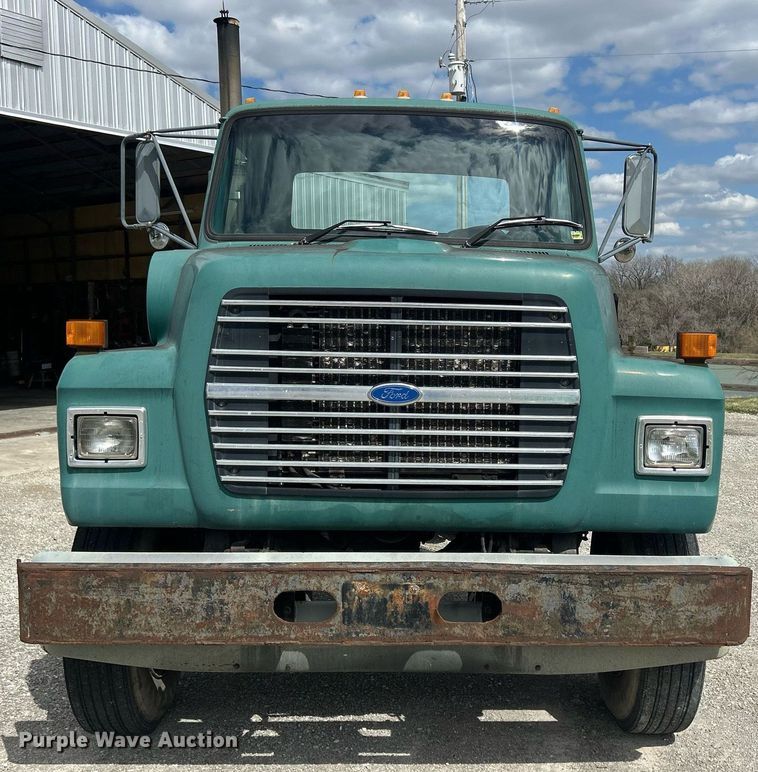 image for item ND9413 1997 Ford LNT8000 truck cab and chassis