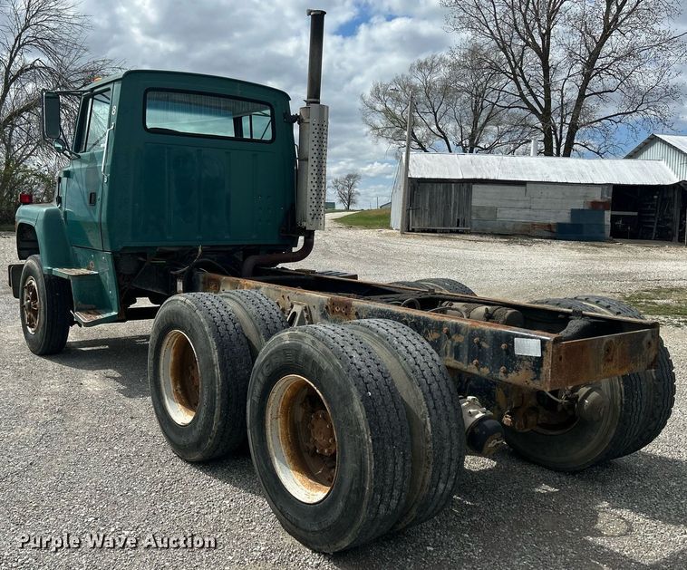 image for item ND9413 1997 Ford LNT8000 truck cab and chassis