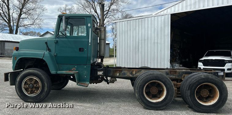 image for item ND9413 1997 Ford LNT8000 truck cab and chassis