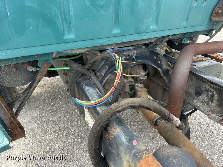 image for item ND9413 1997 Ford LNT8000 truck cab and chassis