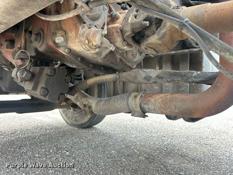 image for item ND9413 1997 Ford LNT8000 truck cab and chassis