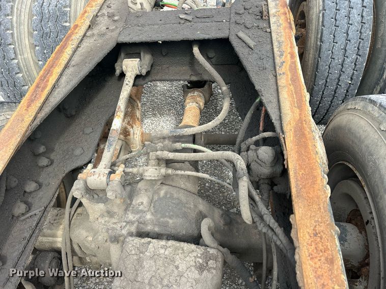 image for item ND9413 1997 Ford LNT8000 truck cab and chassis