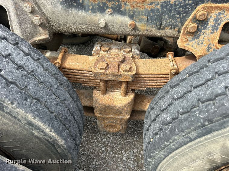 image for item ND9413 1997 Ford LNT8000 truck cab and chassis