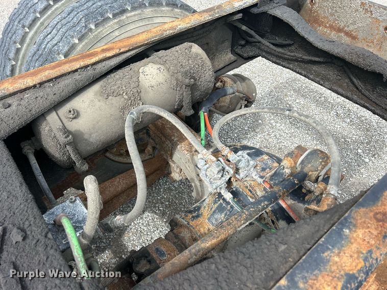 image for item ND9413 1997 Ford LNT8000 truck cab and chassis