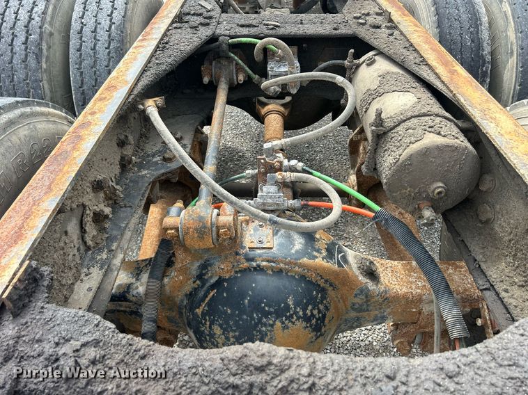 image for item ND9413 1997 Ford LNT8000 truck cab and chassis