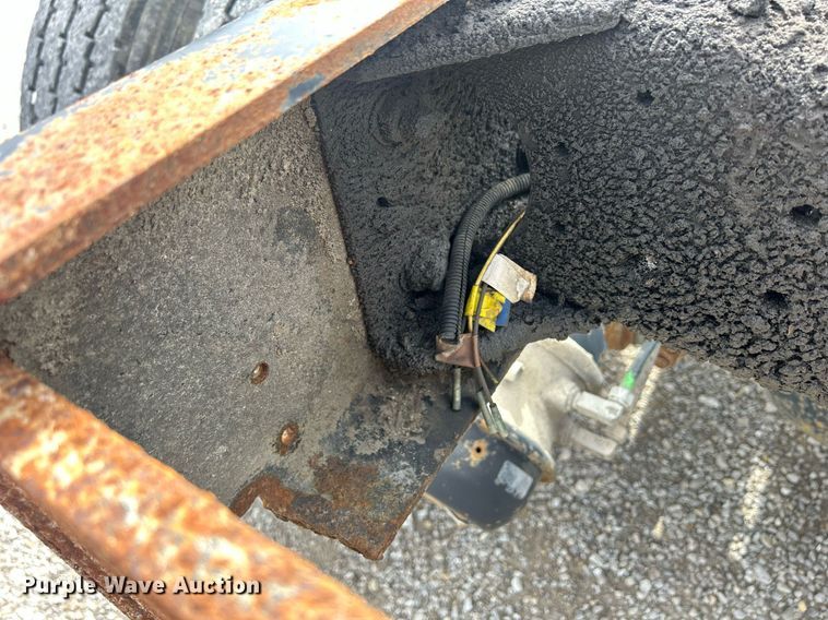 image for item ND9413 1997 Ford LNT8000 truck cab and chassis