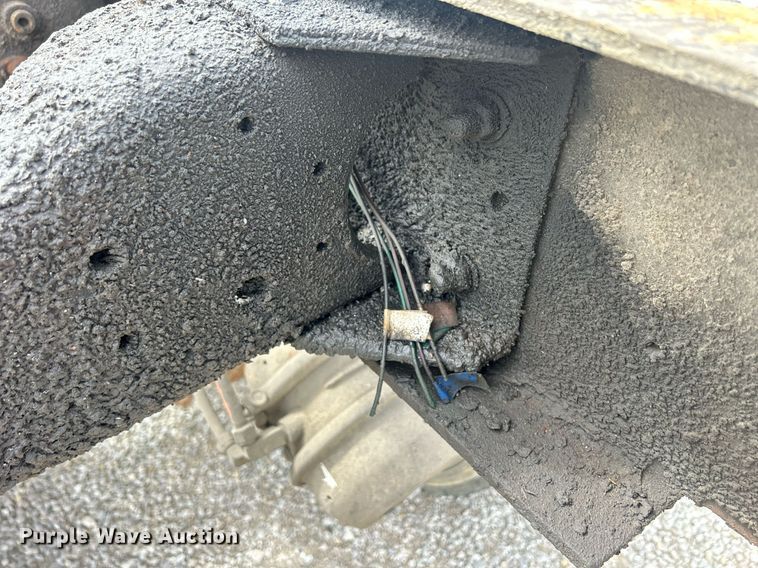 image for item ND9413 1997 Ford LNT8000 truck cab and chassis