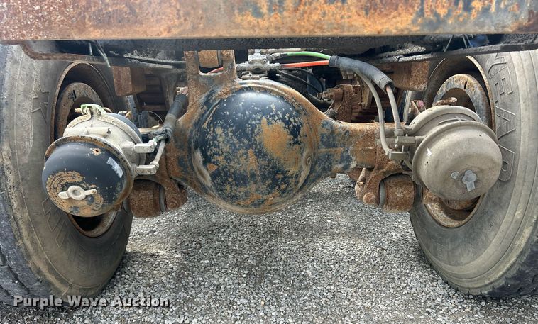 image for item ND9413 1997 Ford LNT8000 truck cab and chassis