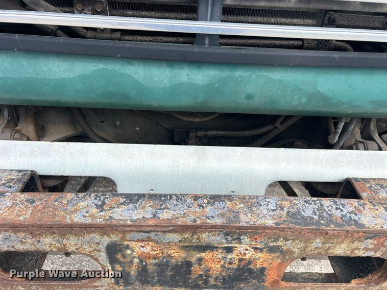 image for item ND9413 1997 Ford LNT8000 truck cab and chassis