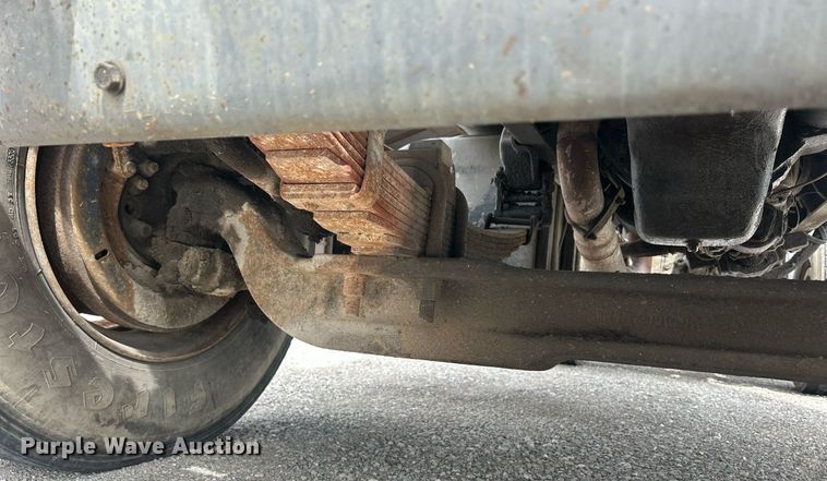 image for item ND9413 1997 Ford LNT8000 truck cab and chassis