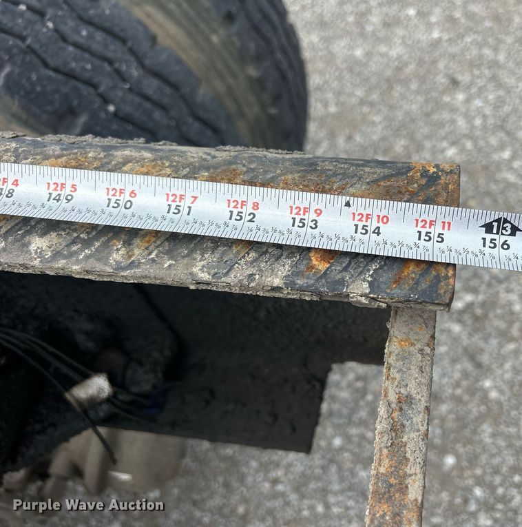 image for item ND9413 1997 Ford LNT8000 truck cab and chassis