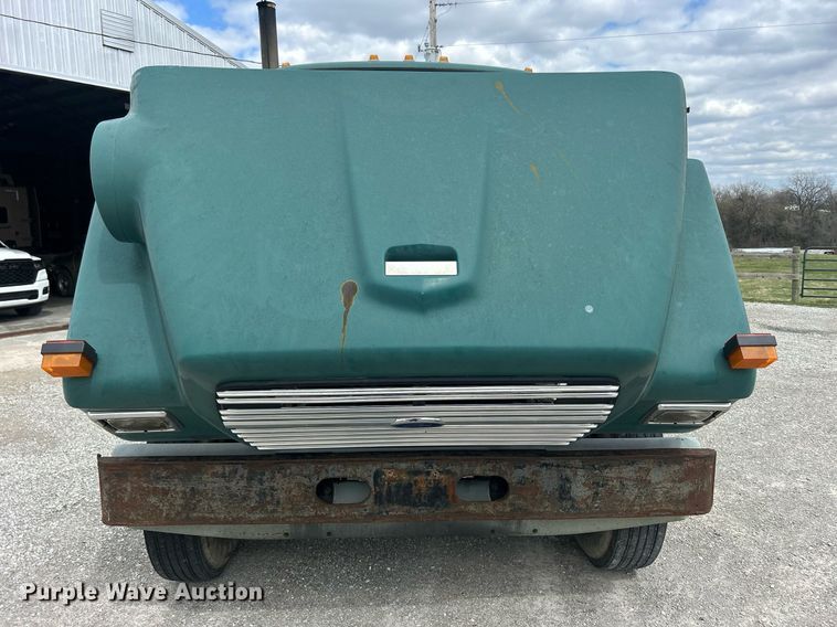 image for item ND9413 1997 Ford LNT8000 truck cab and chassis