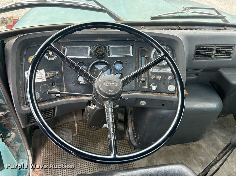 image for item ND9413 1997 Ford LNT8000 truck cab and chassis