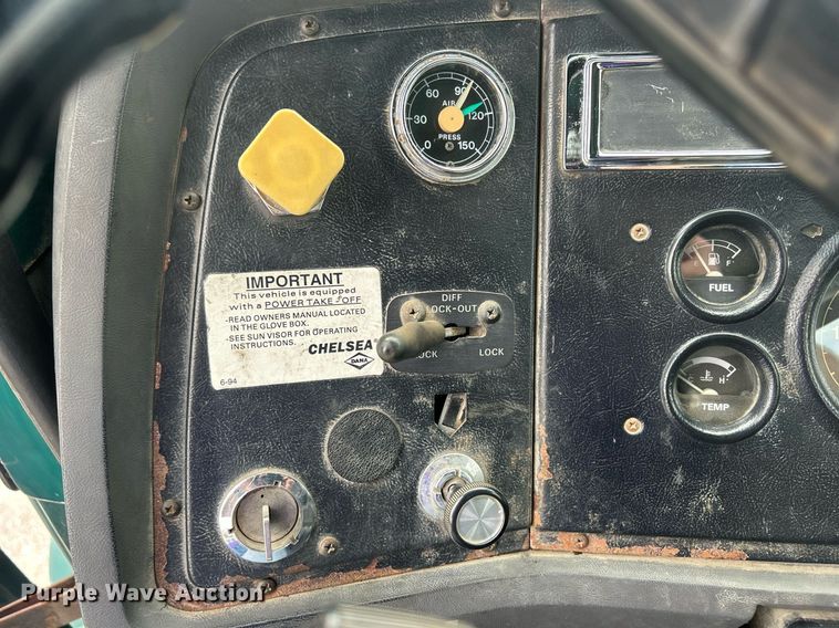 image for item ND9413 1997 Ford LNT8000 truck cab and chassis