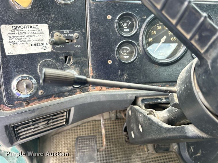 image for item ND9413 1997 Ford LNT8000 truck cab and chassis