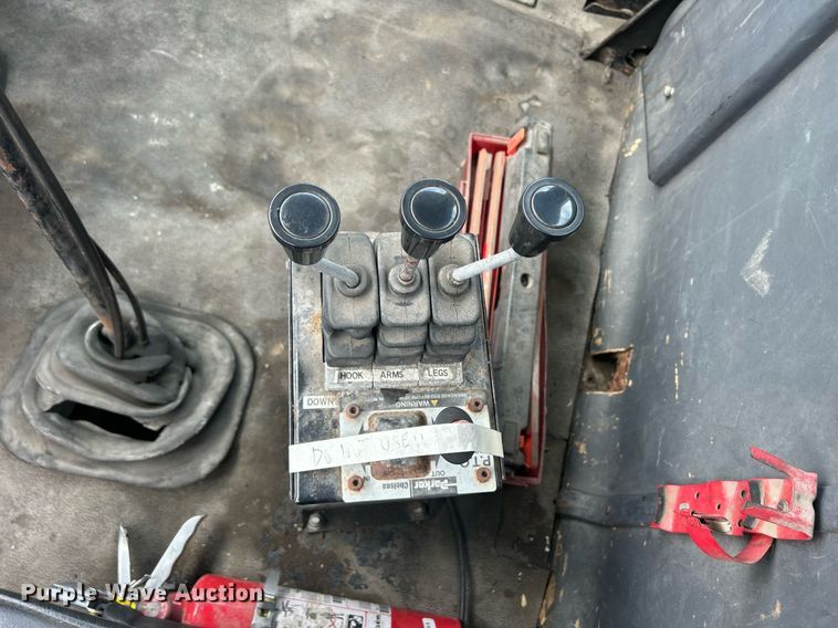 image for item ND9413 1997 Ford LNT8000 truck cab and chassis