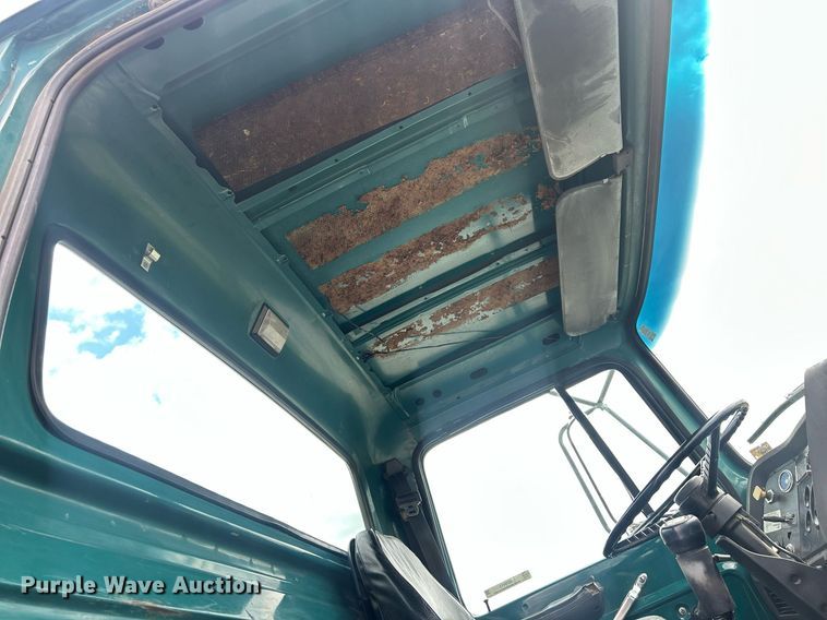 image for item ND9413 1997 Ford LNT8000 truck cab and chassis