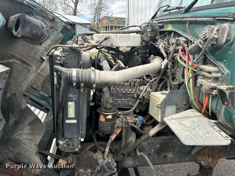 image for item ND9413 1997 Ford LNT8000 truck cab and chassis