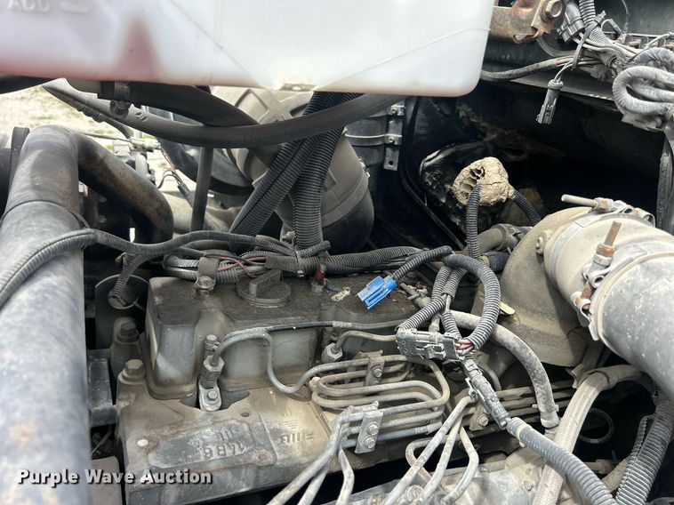 image for item ND9413 1997 Ford LNT8000 truck cab and chassis