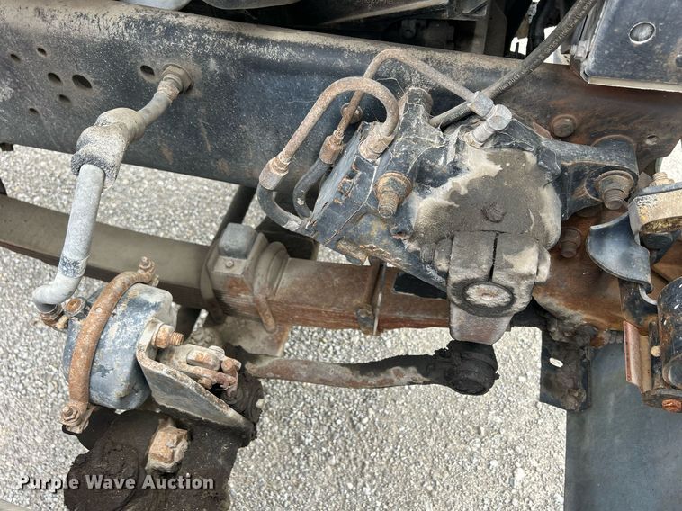 image for item ND9413 1997 Ford LNT8000 truck cab and chassis