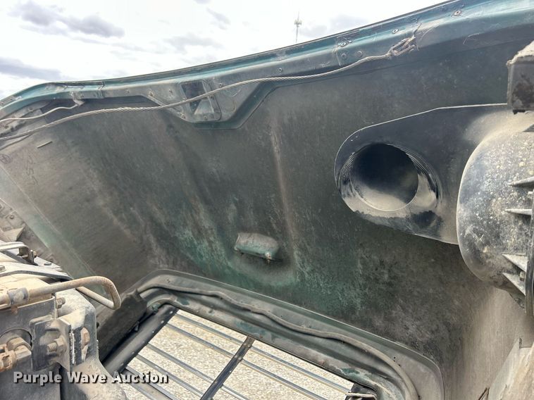 image for item ND9413 1997 Ford LNT8000 truck cab and chassis