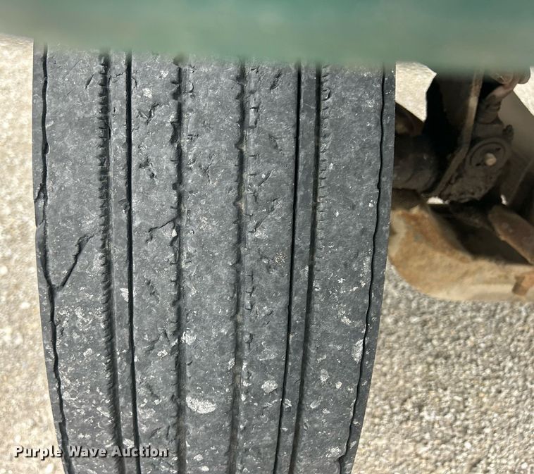 image for item ND9413 1997 Ford LNT8000 truck cab and chassis