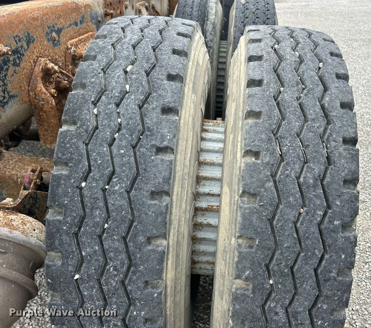 image for item ND9413 1997 Ford LNT8000 truck cab and chassis