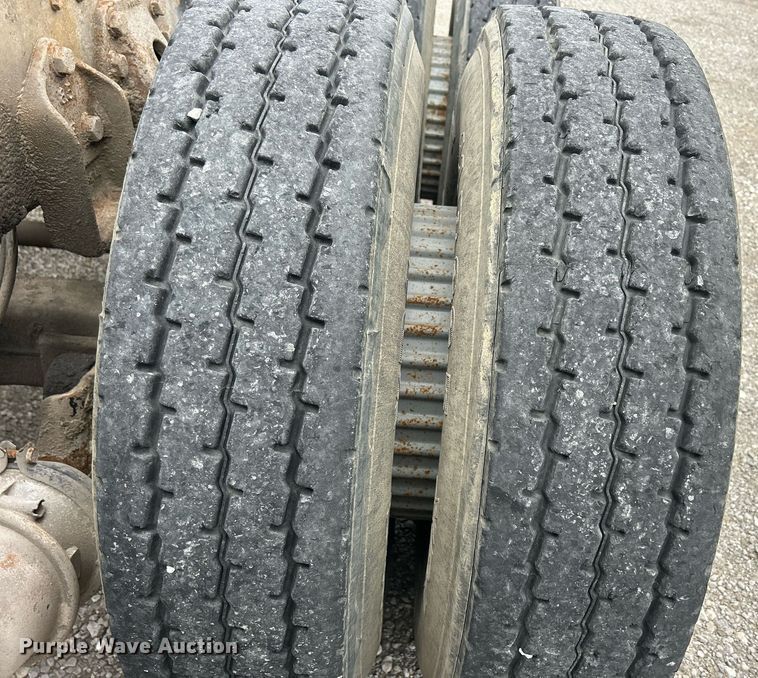 image for item ND9413 1997 Ford LNT8000 truck cab and chassis