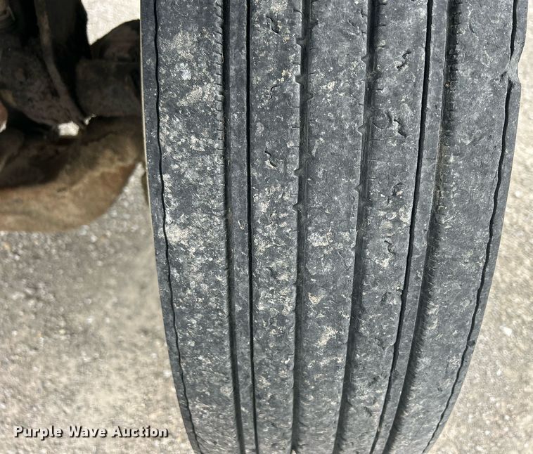 image for item ND9413 1997 Ford LNT8000 truck cab and chassis