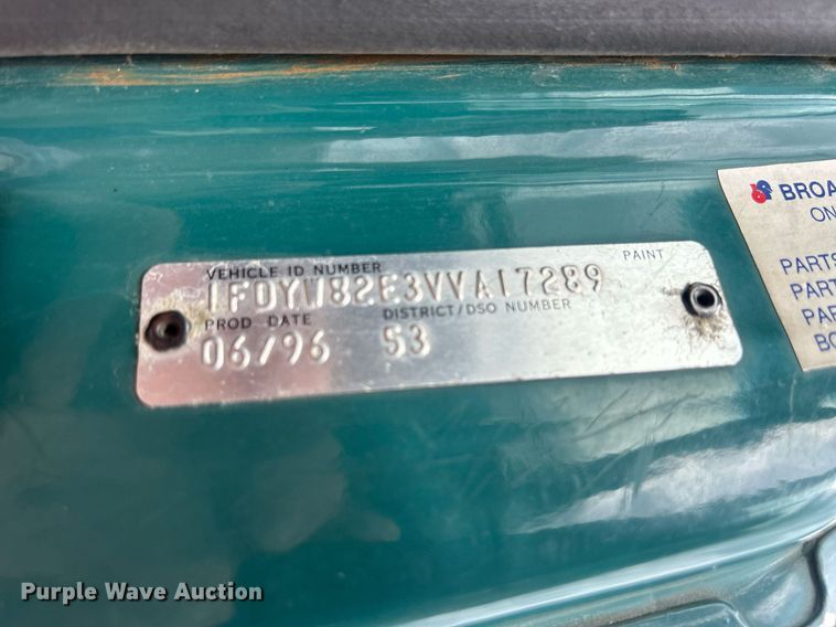 image for item ND9413 1997 Ford LNT8000 truck cab and chassis