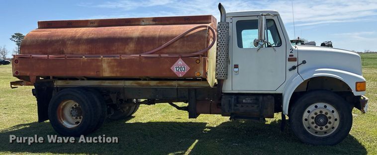 image for item OB9484 1991 International 4900 fuel truck