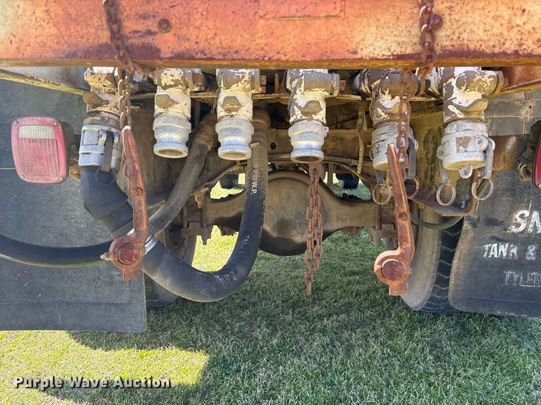 image for item OB9484 1991 International 4900 fuel truck