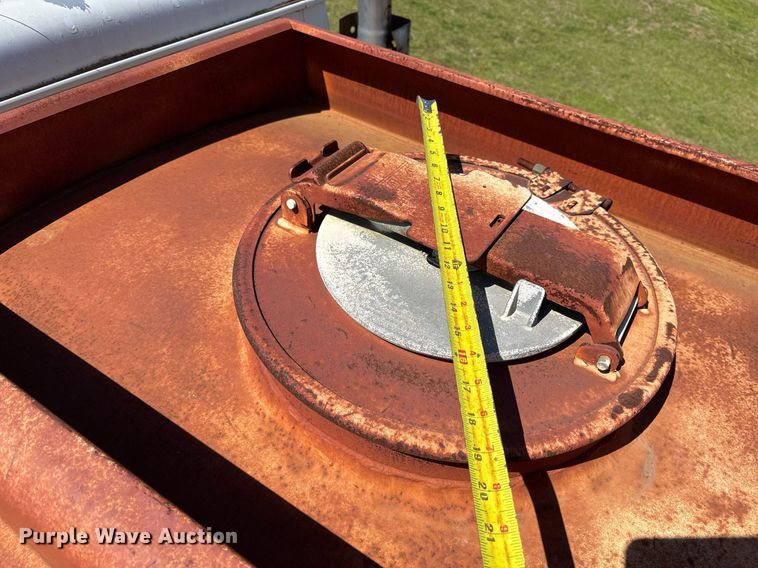 image for item OB9484 1991 International 4900 fuel truck