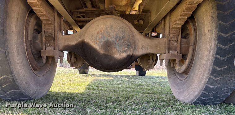 image for item OB9484 1991 International 4900 fuel truck