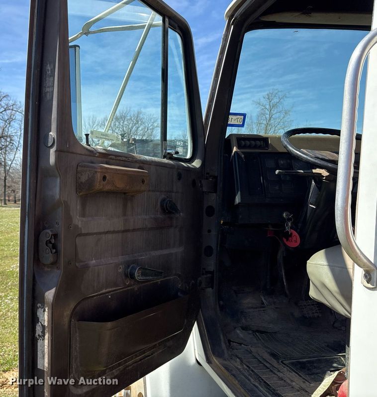 image for item OB9484 1991 International 4900 fuel truck