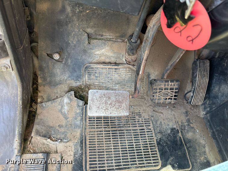 image for item OB9484 1991 International 4900 fuel truck