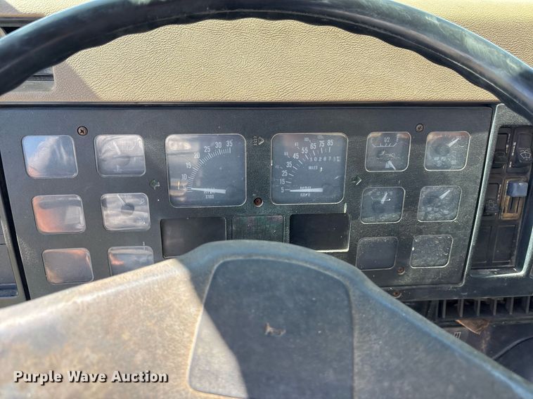 image for item OB9484 1991 International 4900 fuel truck