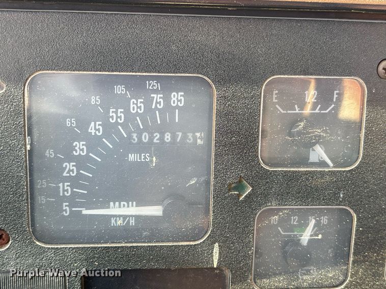 image for item OB9484 1991 International 4900 fuel truck