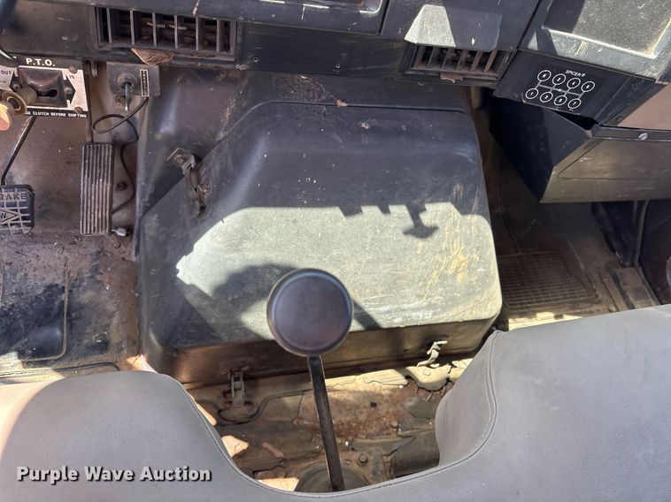 image for item OB9484 1991 International 4900 fuel truck