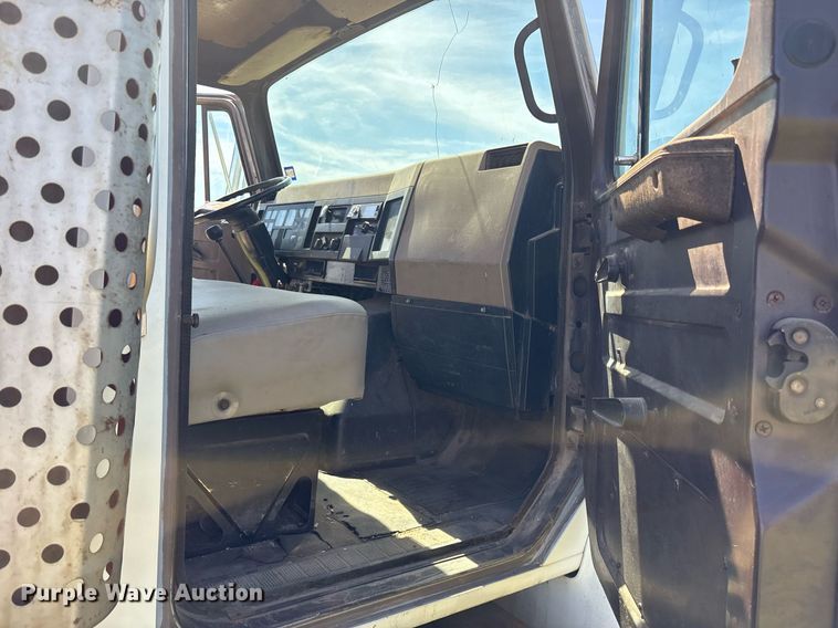 image for item OB9484 1991 International 4900 fuel truck