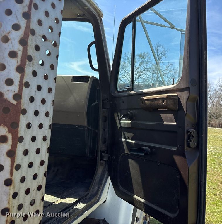 image for item OB9484 1991 International 4900 fuel truck