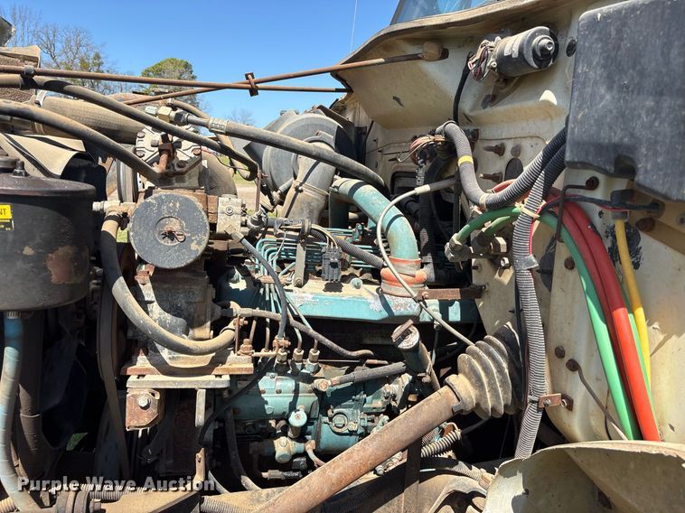 image for item OB9484 1991 International 4900 fuel truck